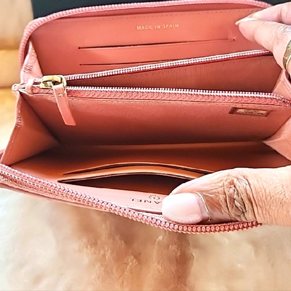 Chanel Boy Small Pink‎ Quilted Wallet with Iconic Gold Hardware - Picture 4 of 9